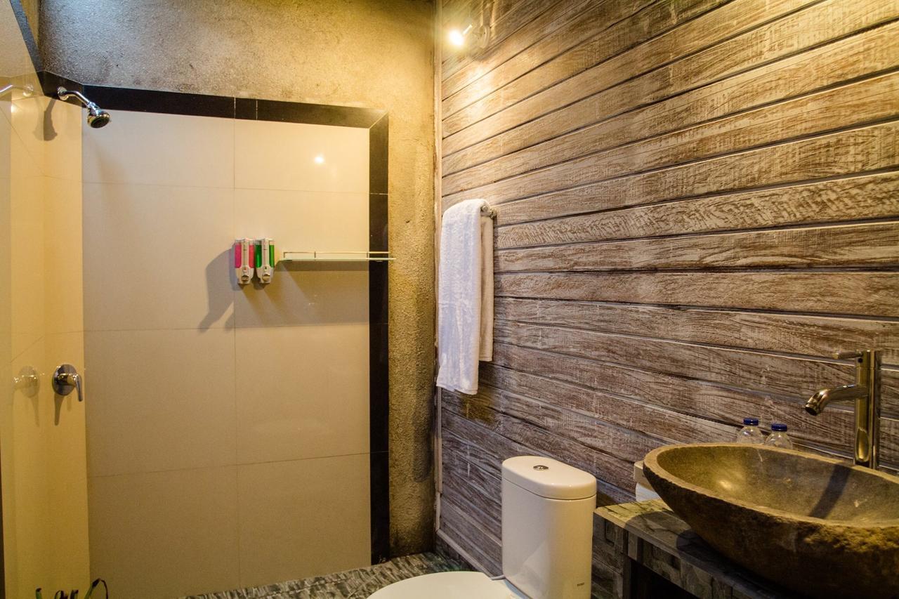 The Syron Huts Lembongan Hotel Buitenkant foto