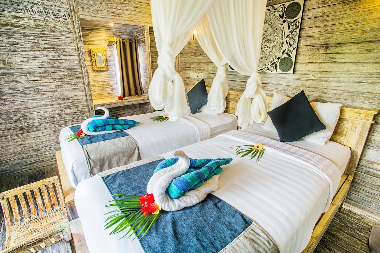 The Syron Huts Lembongan Hotel Buitenkant foto
