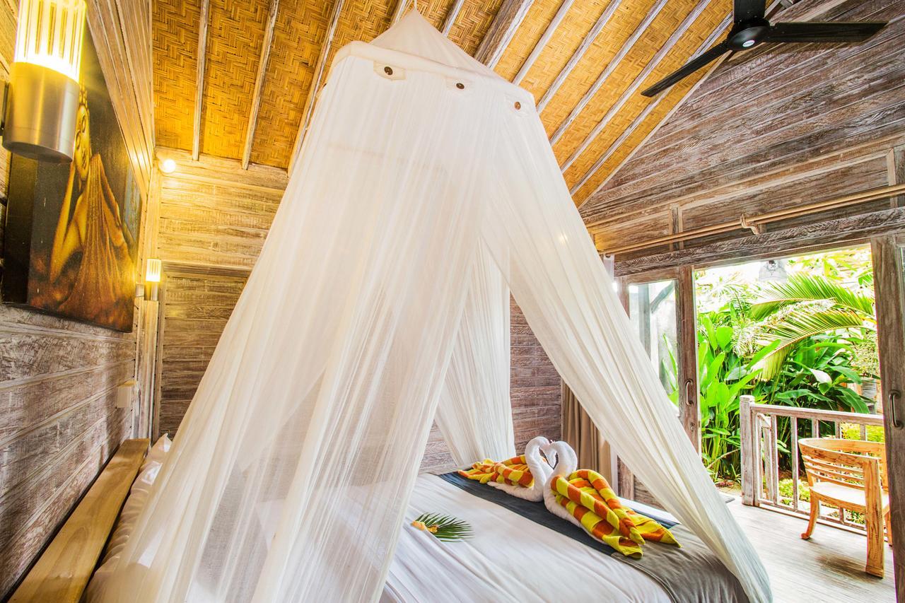 The Syron Huts Lembongan Hotel Buitenkant foto